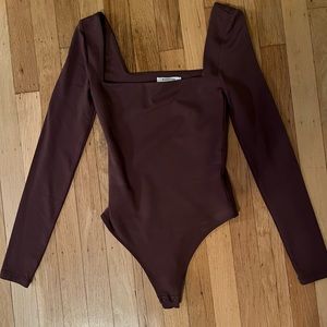 Aritzia Babaton Contour Squareneck Longsleeve Bodysuit